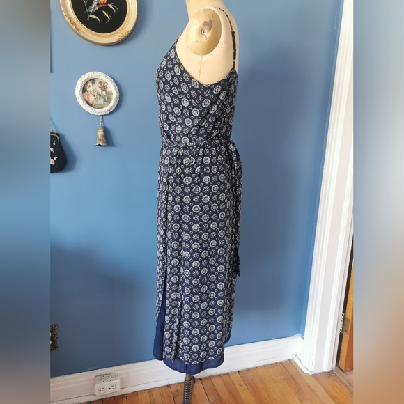 Chic Blue Patterned Dress - Picture 3 of 9